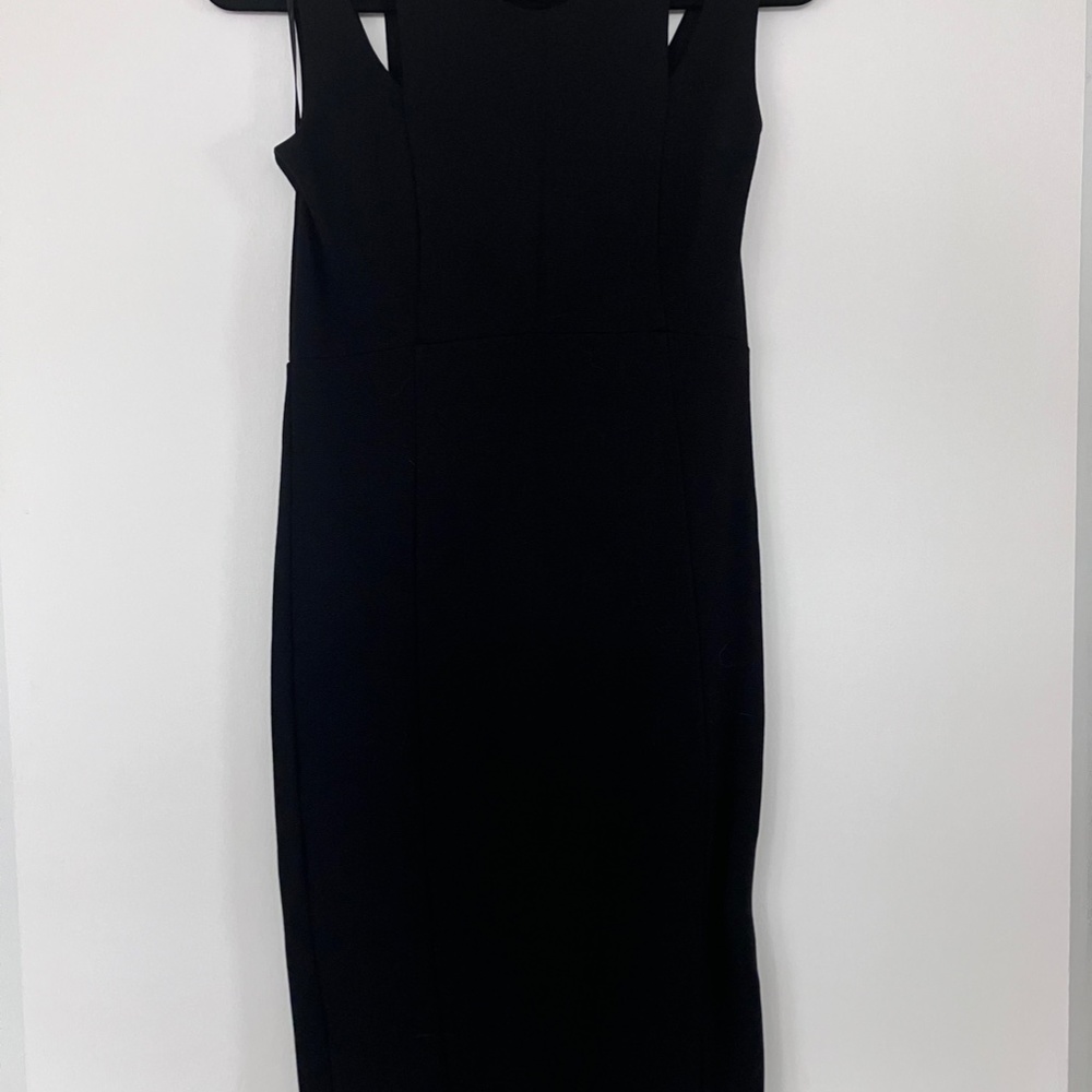 Cutout sleeveless black dress